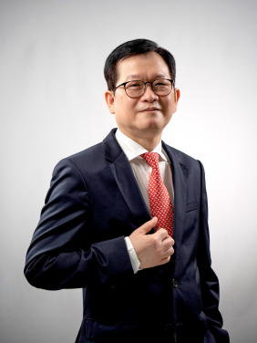 香港大學謝仕榮衛碧堅基金教授（數學）及數學系講座教授莫毅明，榮獲2022年度陳嘉庚科學獎數理科學獎。
 